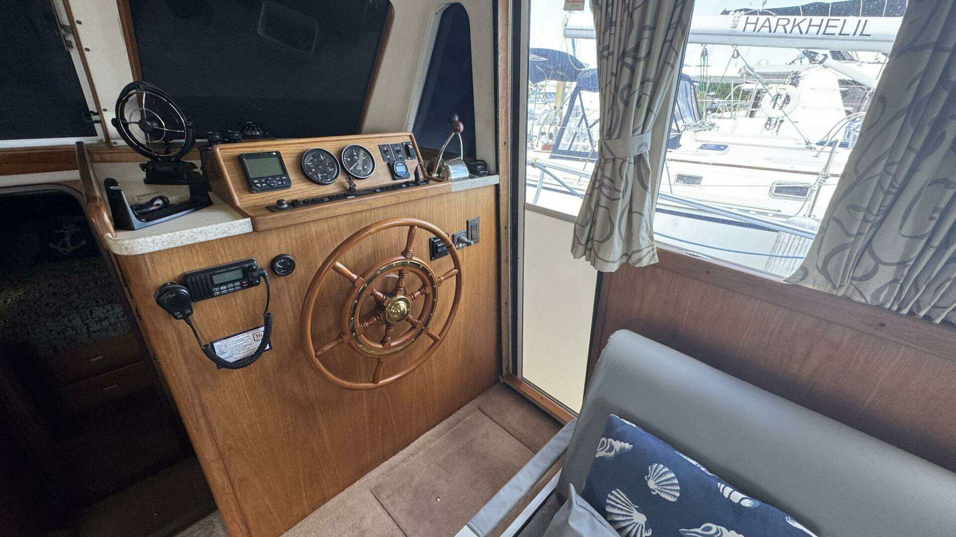 1999 Mainship 350 Trawler - Image 26