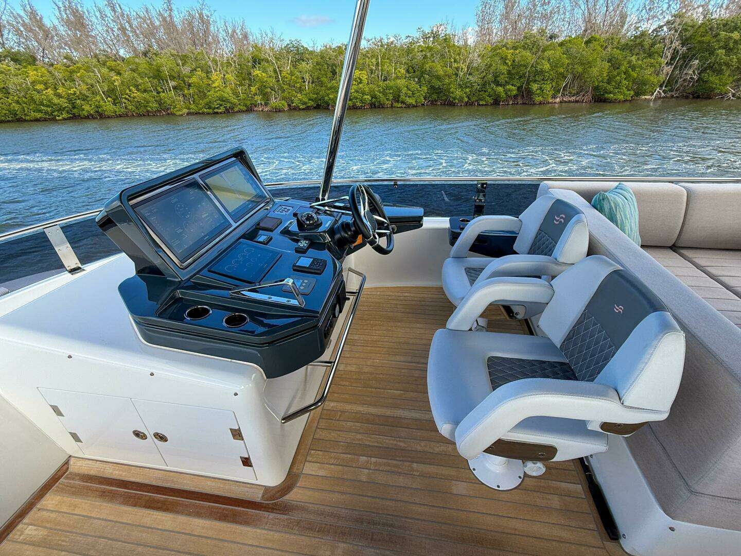 2023 Sirena 68 - Image 18