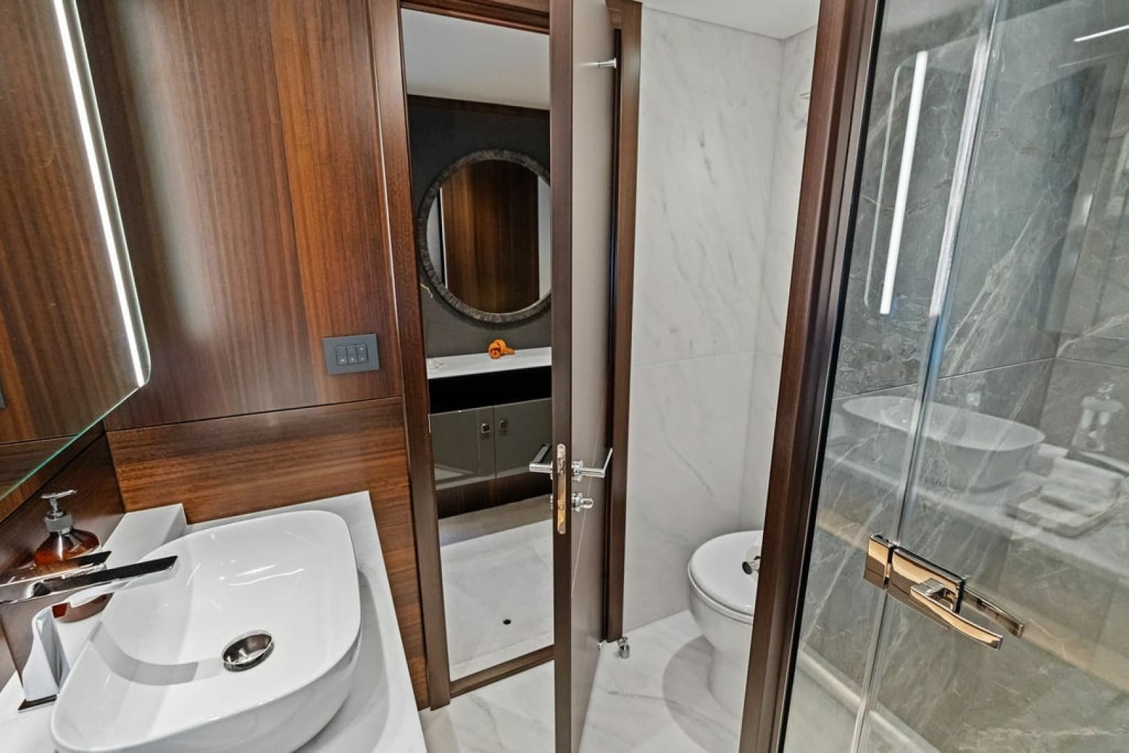 2026 Sunseeker 88 Yacht - Image 80
