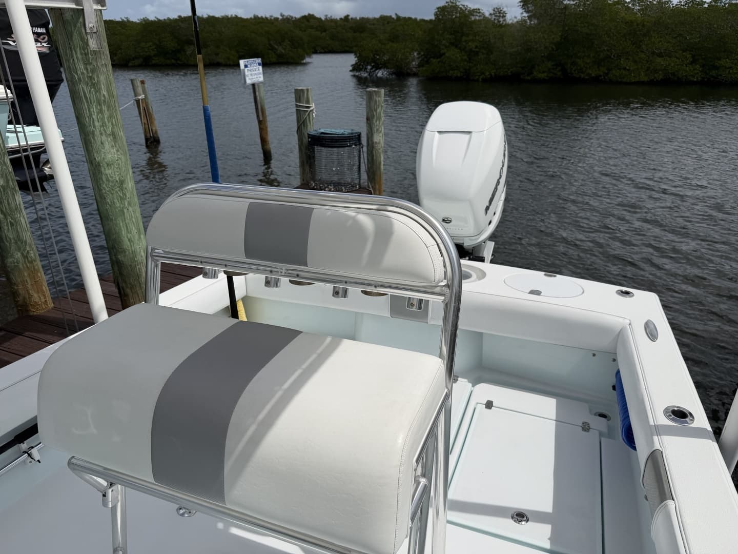 2022 Latitude Tournament Boats 25 Center Console - Image 9