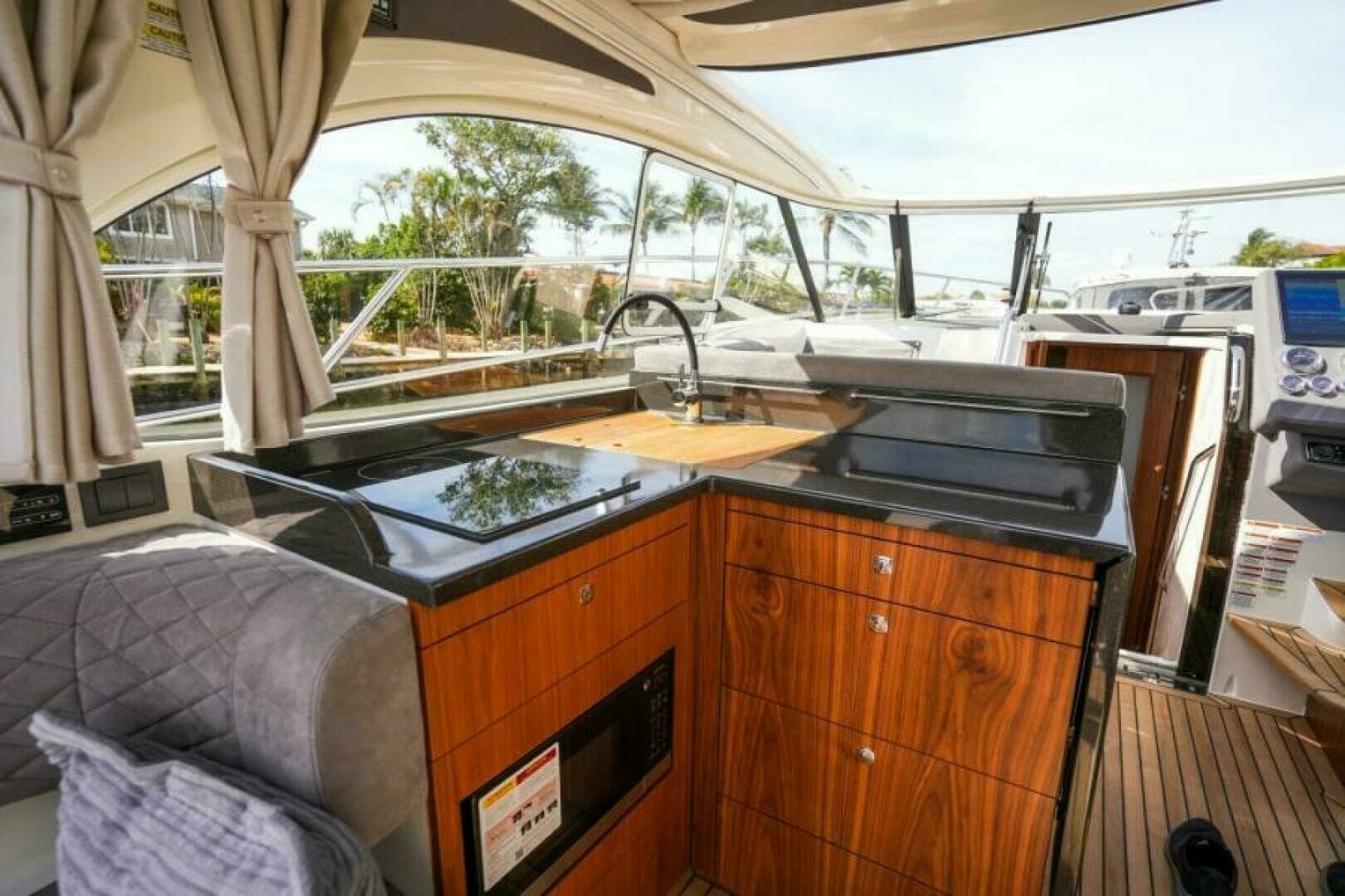 2026 Marex 360 Cabriolet Cruiser - Image 19