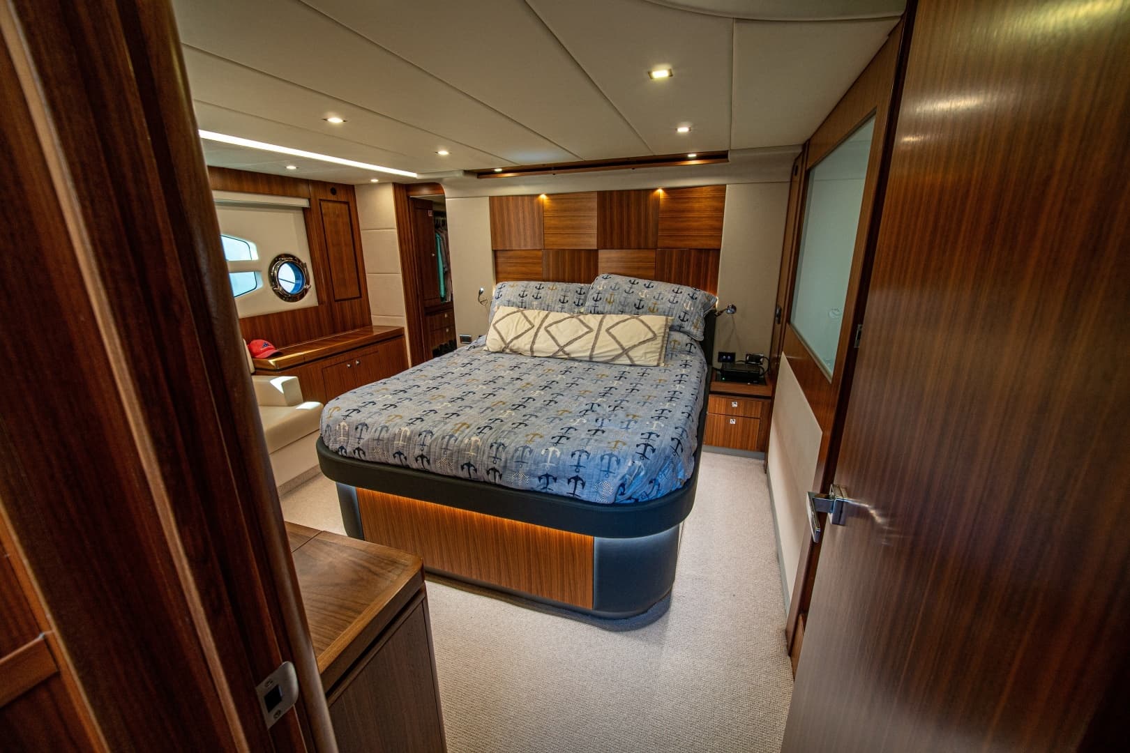 2015 Riviera 6000 Sport Yacht - Image 48