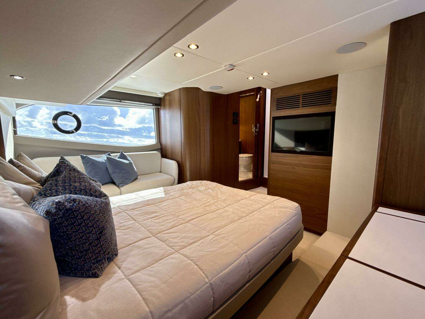 2026 Princess F50 - Image 23