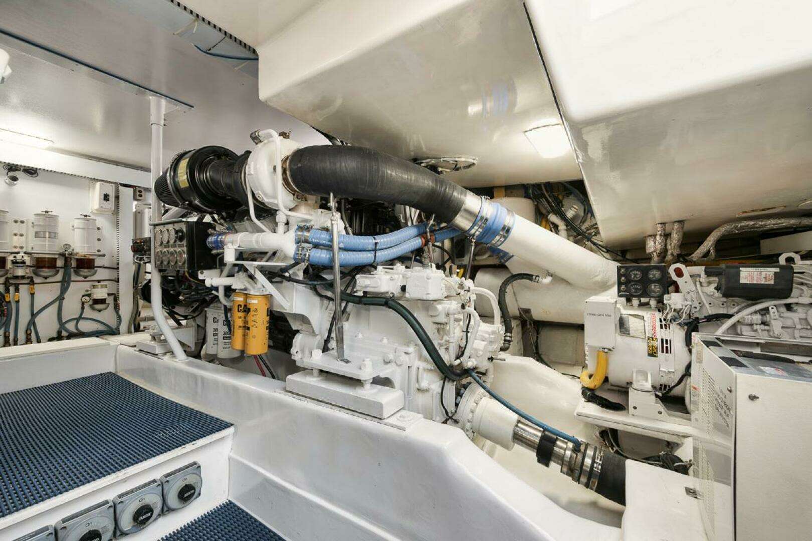 2005 Ocean 73 Super Sport - Image 29