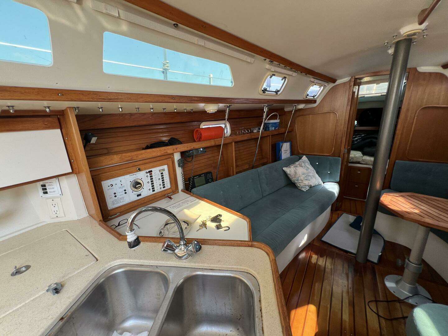 1994 Catalina 320 - Image 28
