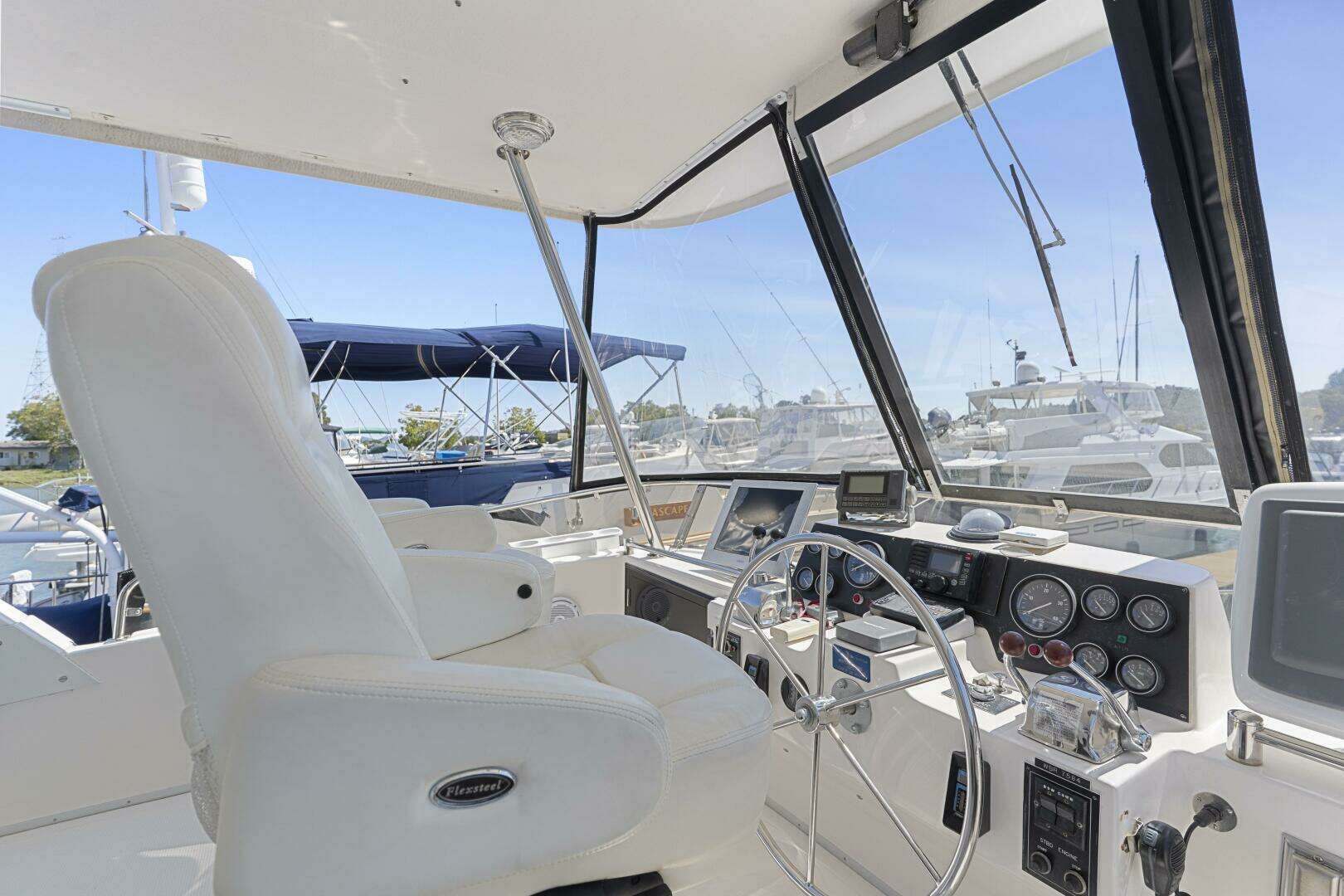 1993 Ocean Alexander — - Image 9