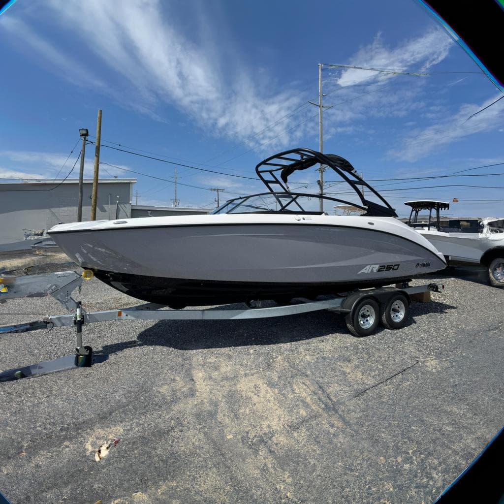2026 Yamaha Boats AR250