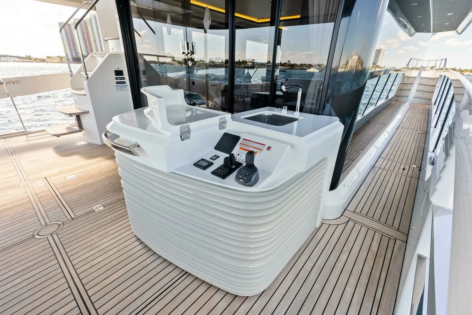 2025 Absolute 75 Navetta - Image 52