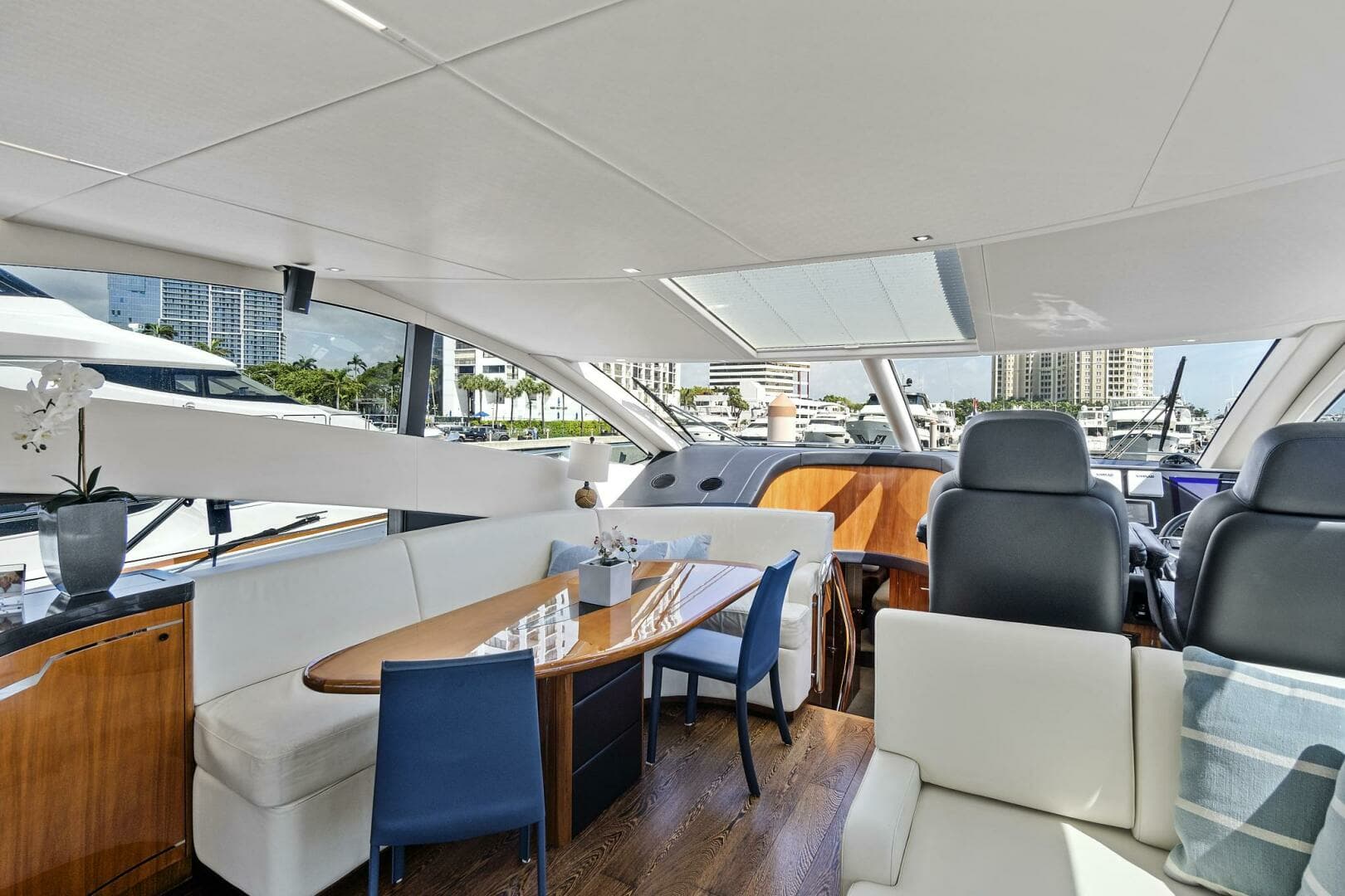 2017 Sunseeker 68 Sport Yacht - Image 32