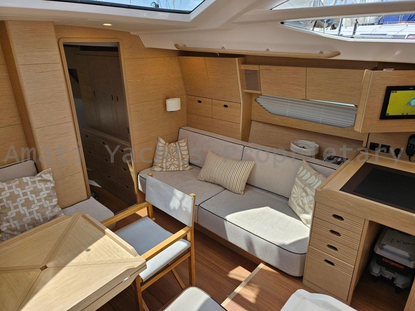 Xc 47 # 07 Saloon Starboard