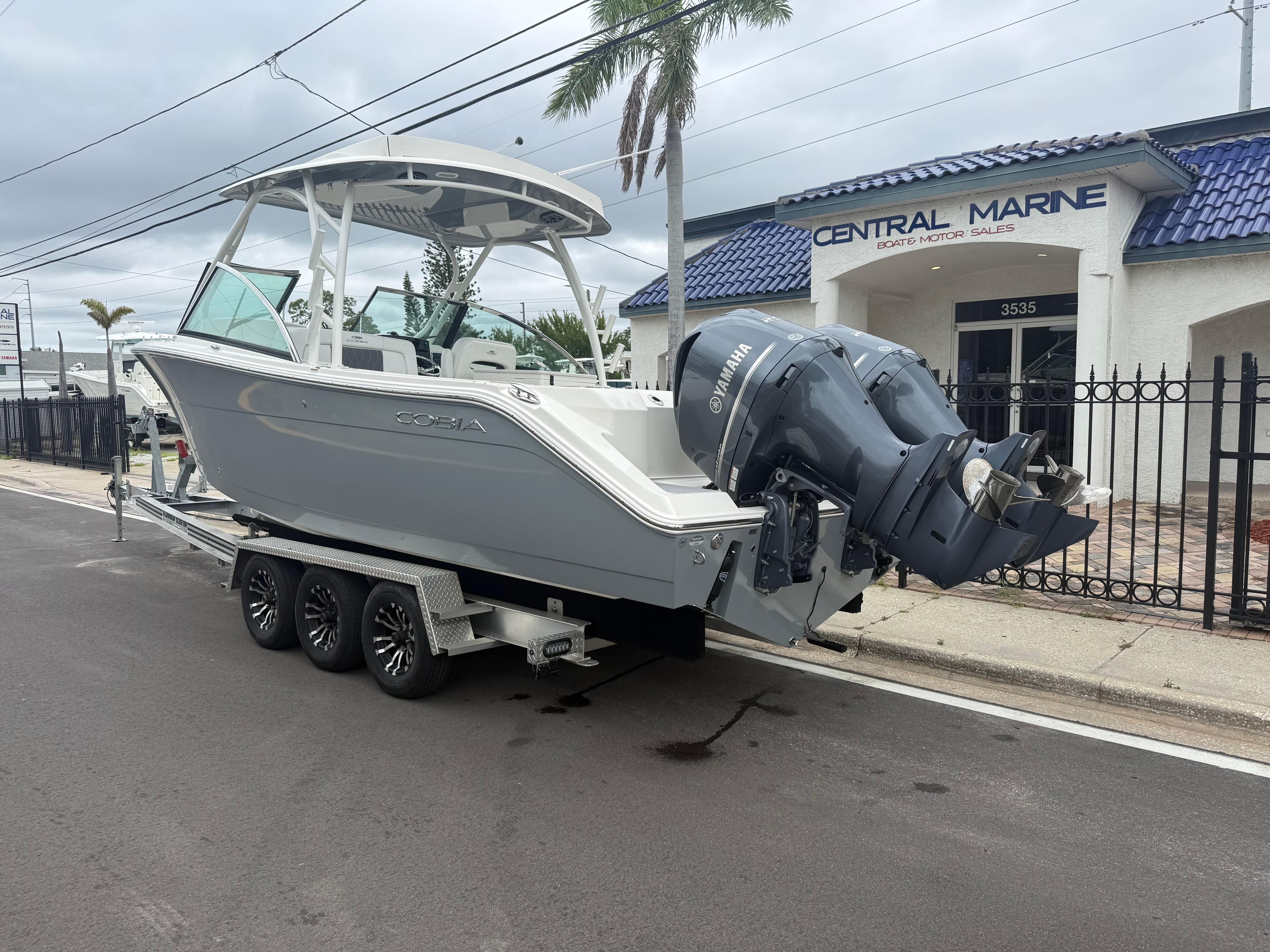 2021 COBIA 280 DC - Image 4
