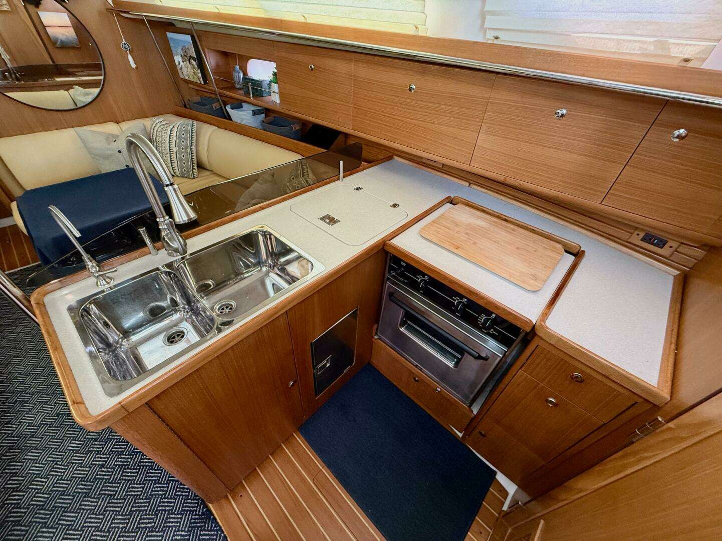2011 Catalina 355 - Image 30