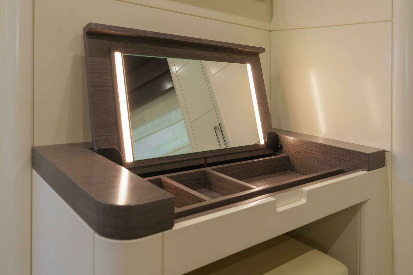 2020 Sirena 64 - Image 19