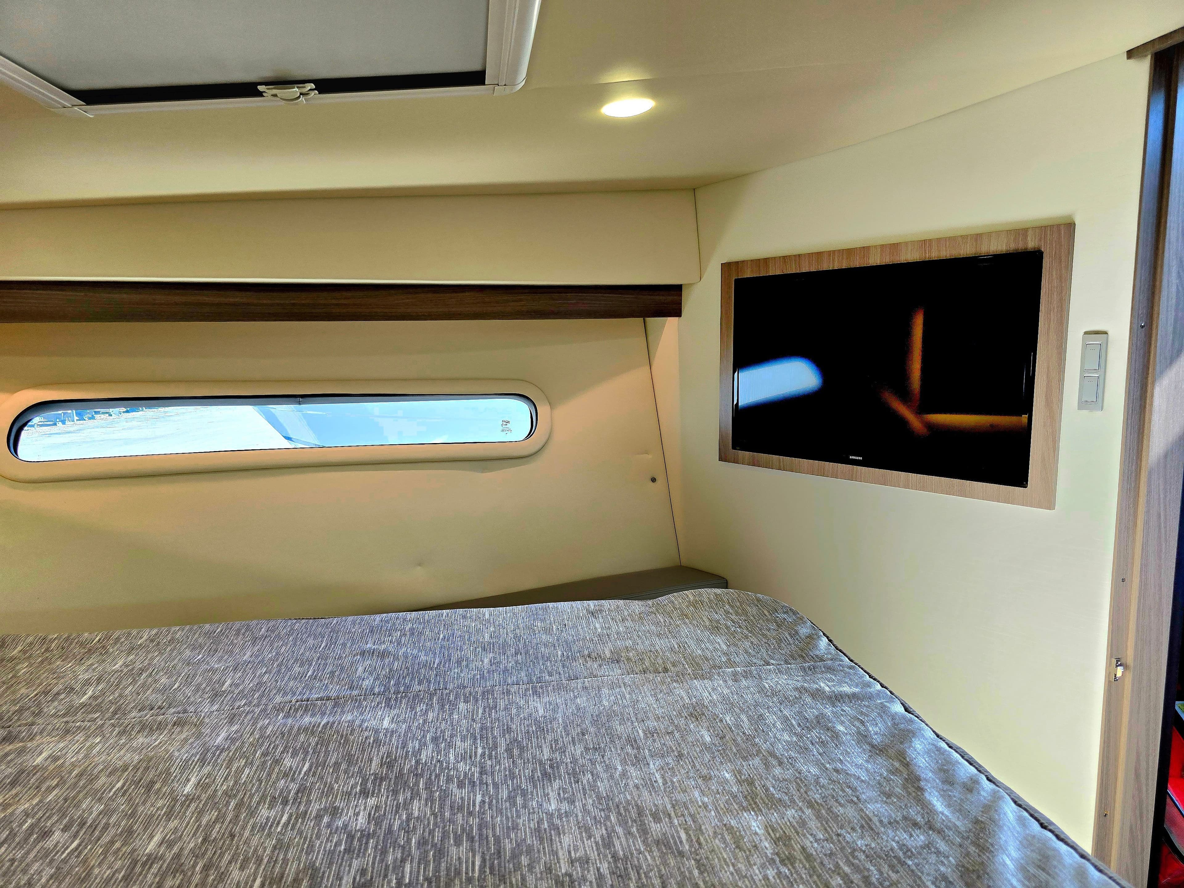 2021 REGAL 38 XO - Image 15