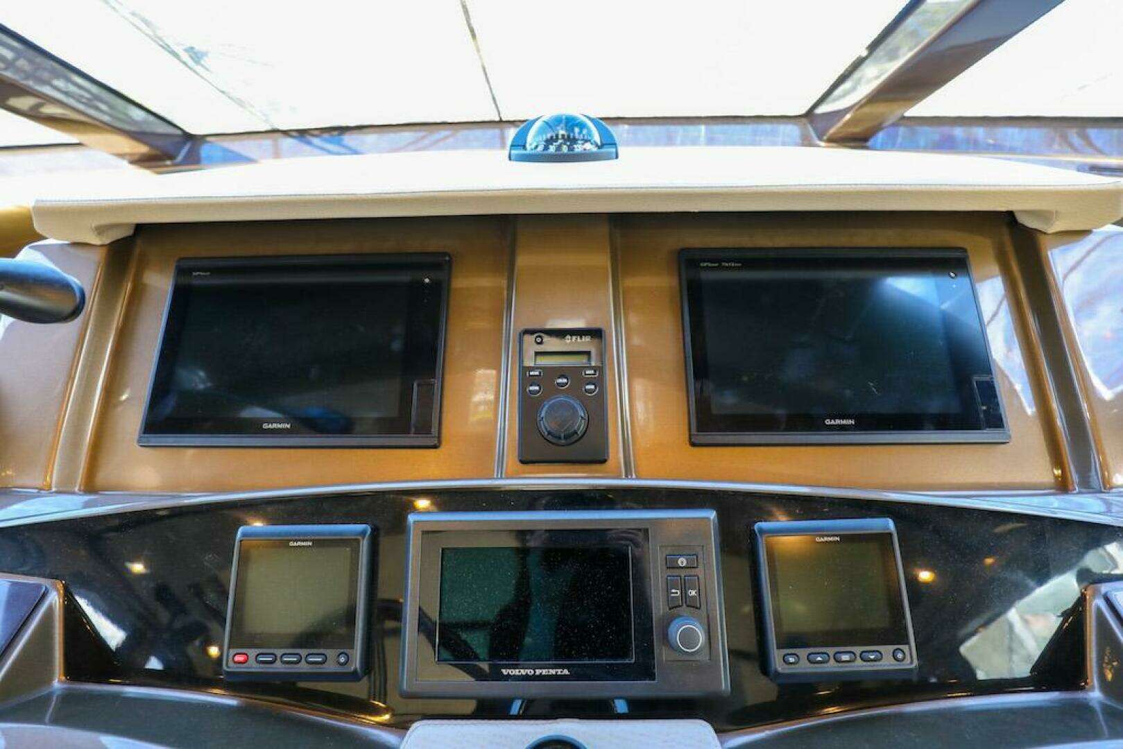 2016 Marquis 660 Sport Yacht - Image 20