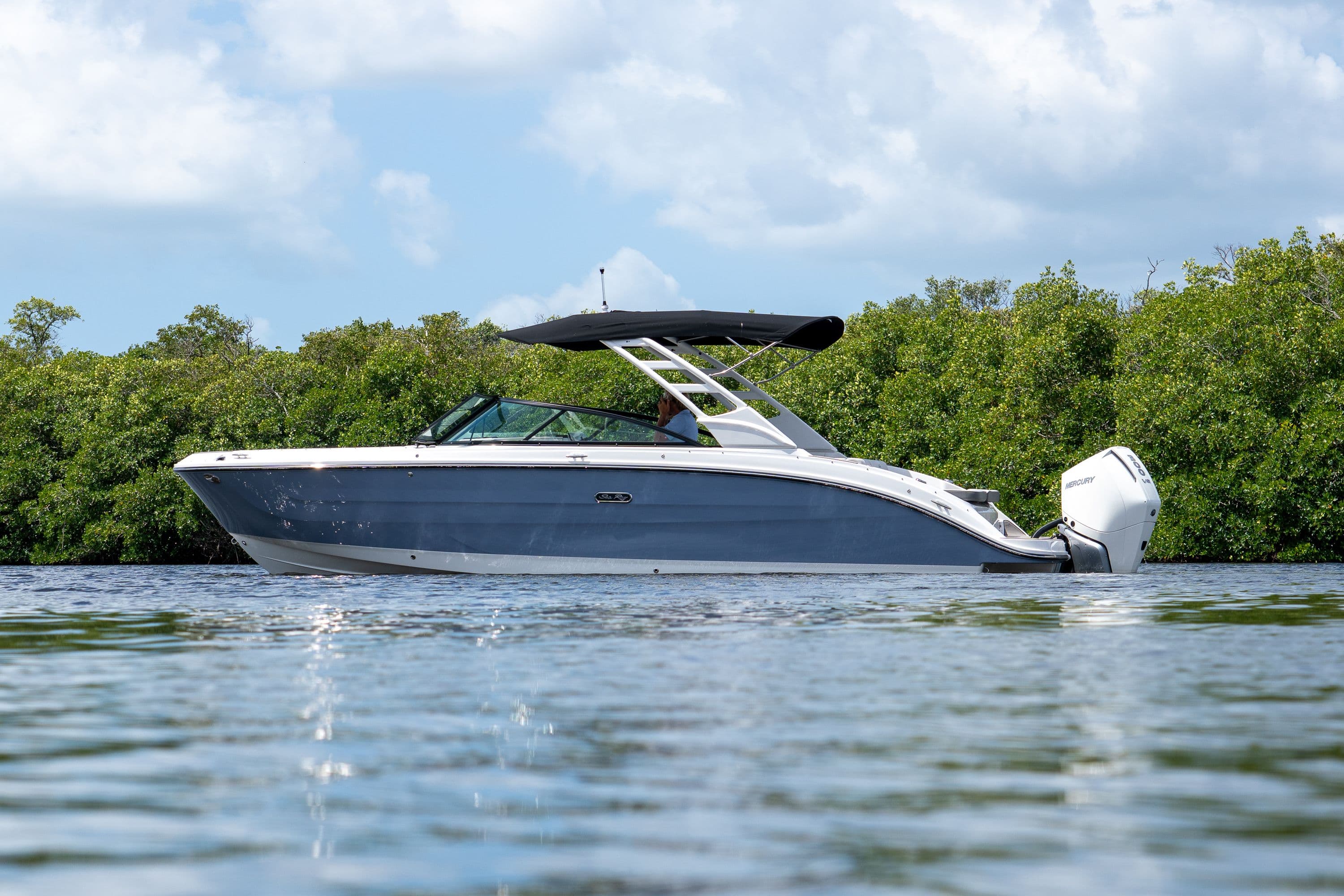 2026 Sea Ray SDX 270 Outboard - 26