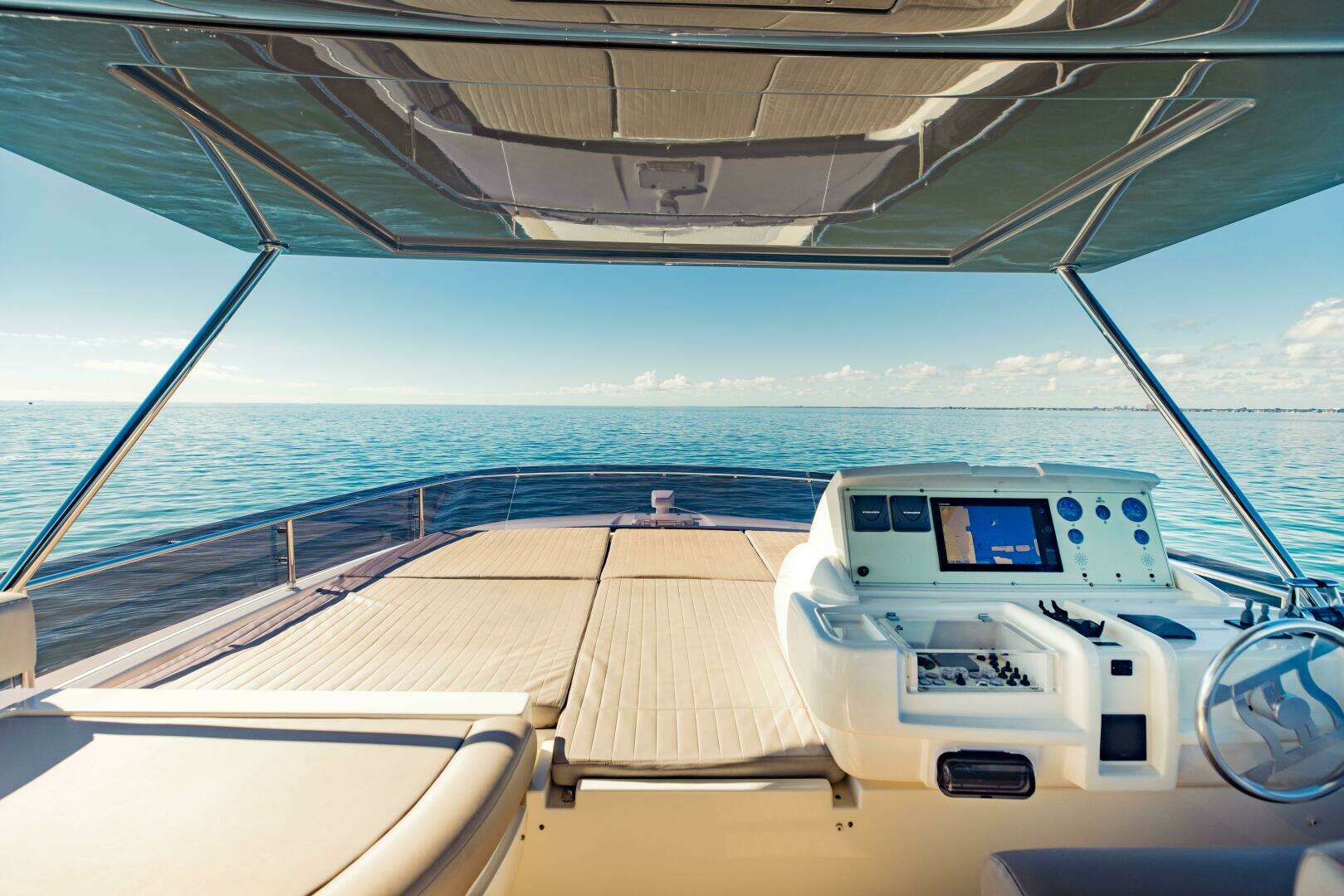 2017 Ferretti Yachts 750 - Image 40