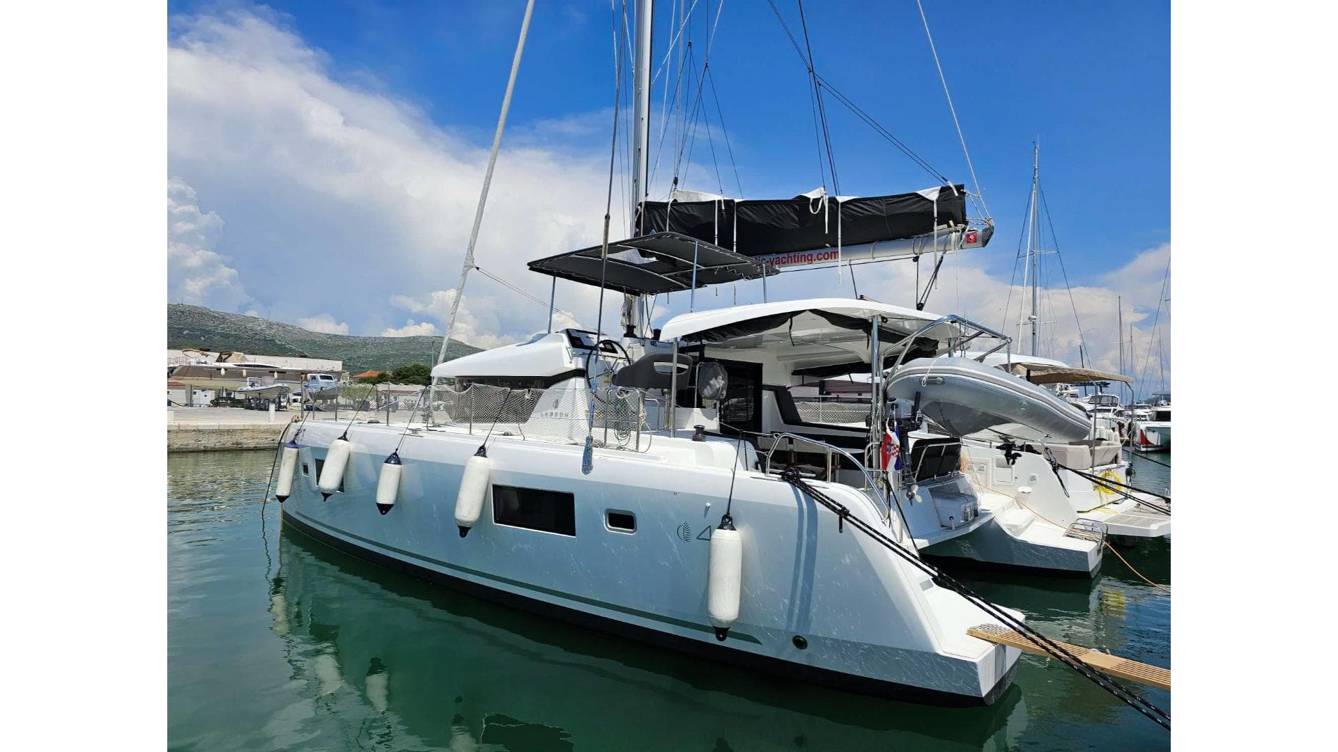 2022 Lagoon 42