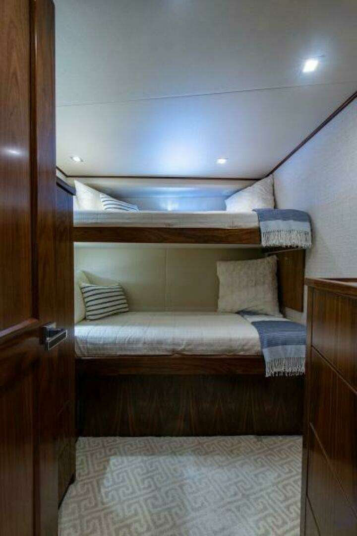 2018 Viking Enclosed Flybridge - Image 32