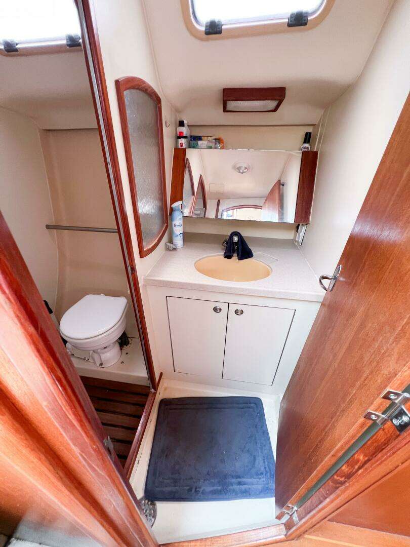 2002 Hunter 356 - Image 18
