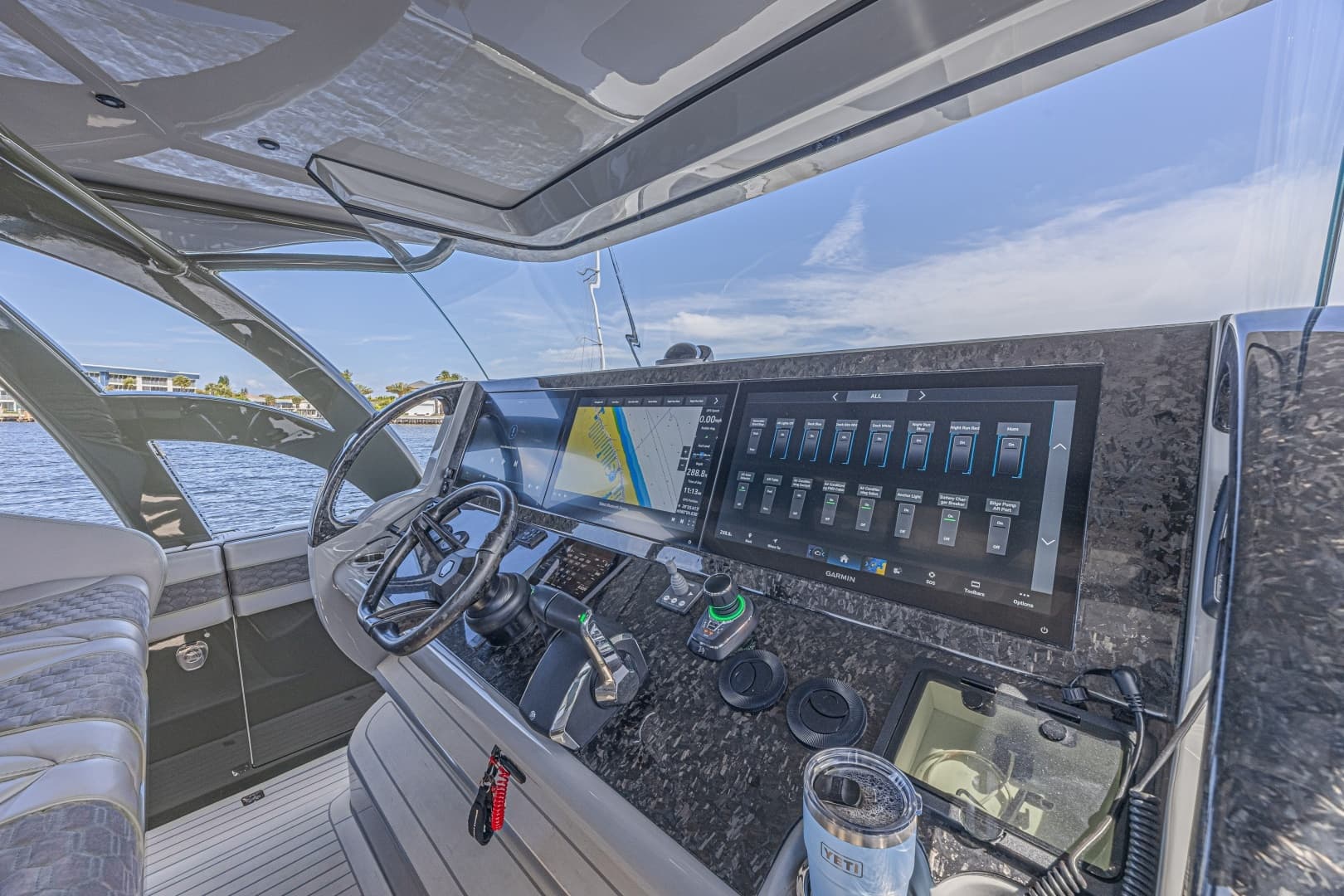 2025 Midnight Express 52 Vitesse - Image 15