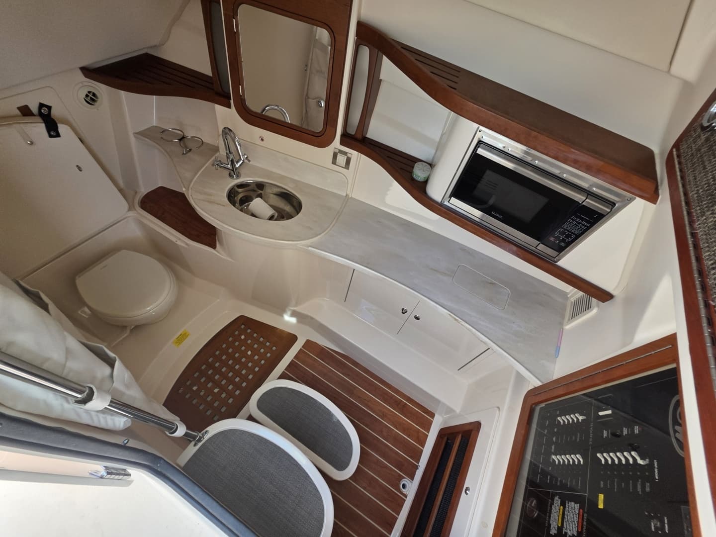 2019 Grady-White Freedom 375 - Image 24