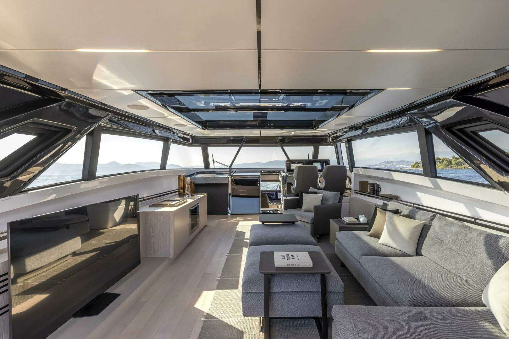 2022 Ferretti Yachts Skydeck - Image 6