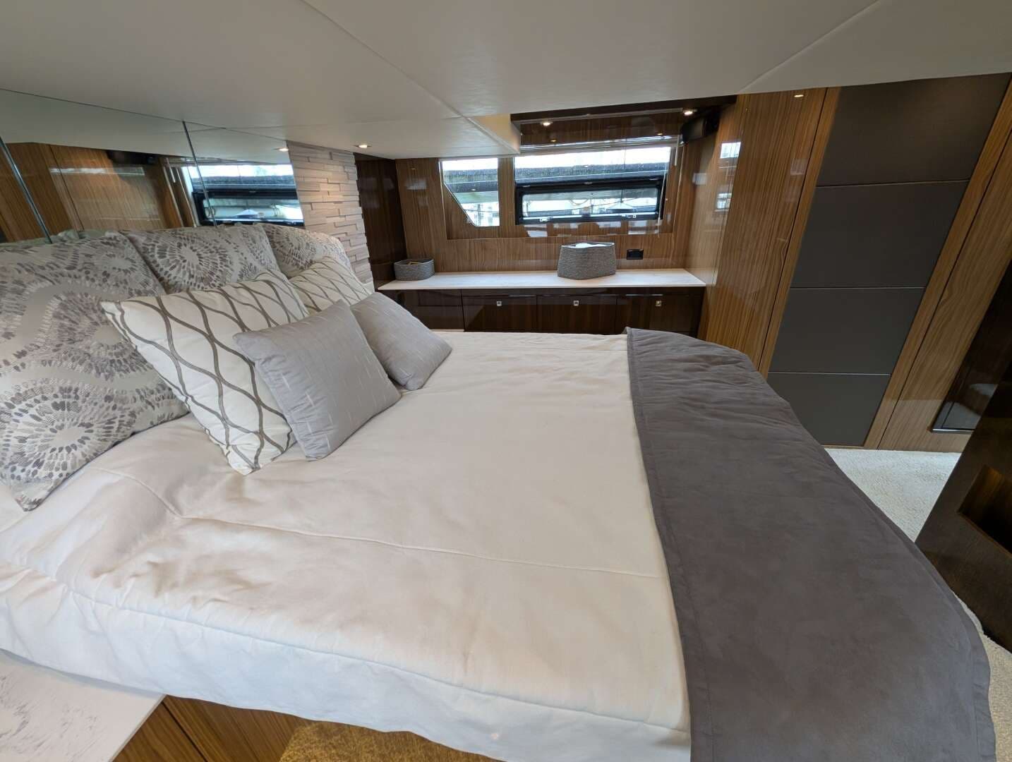 2022 Cruisers Yachts 54 Cantius - Image 34