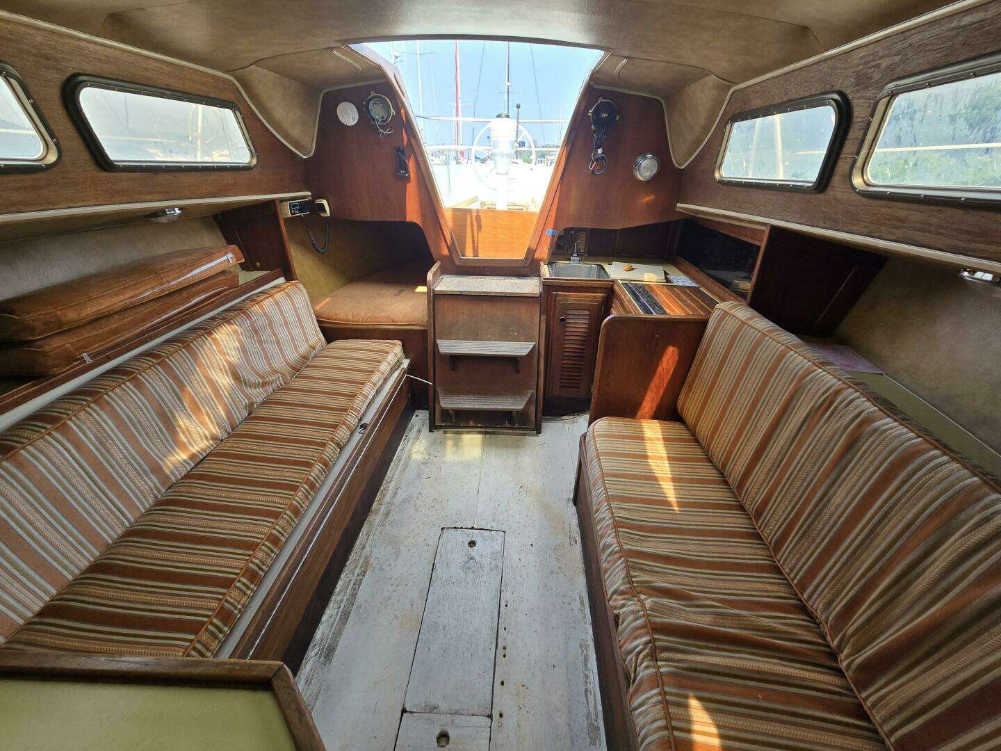 1976 Islander 28 - Image 10