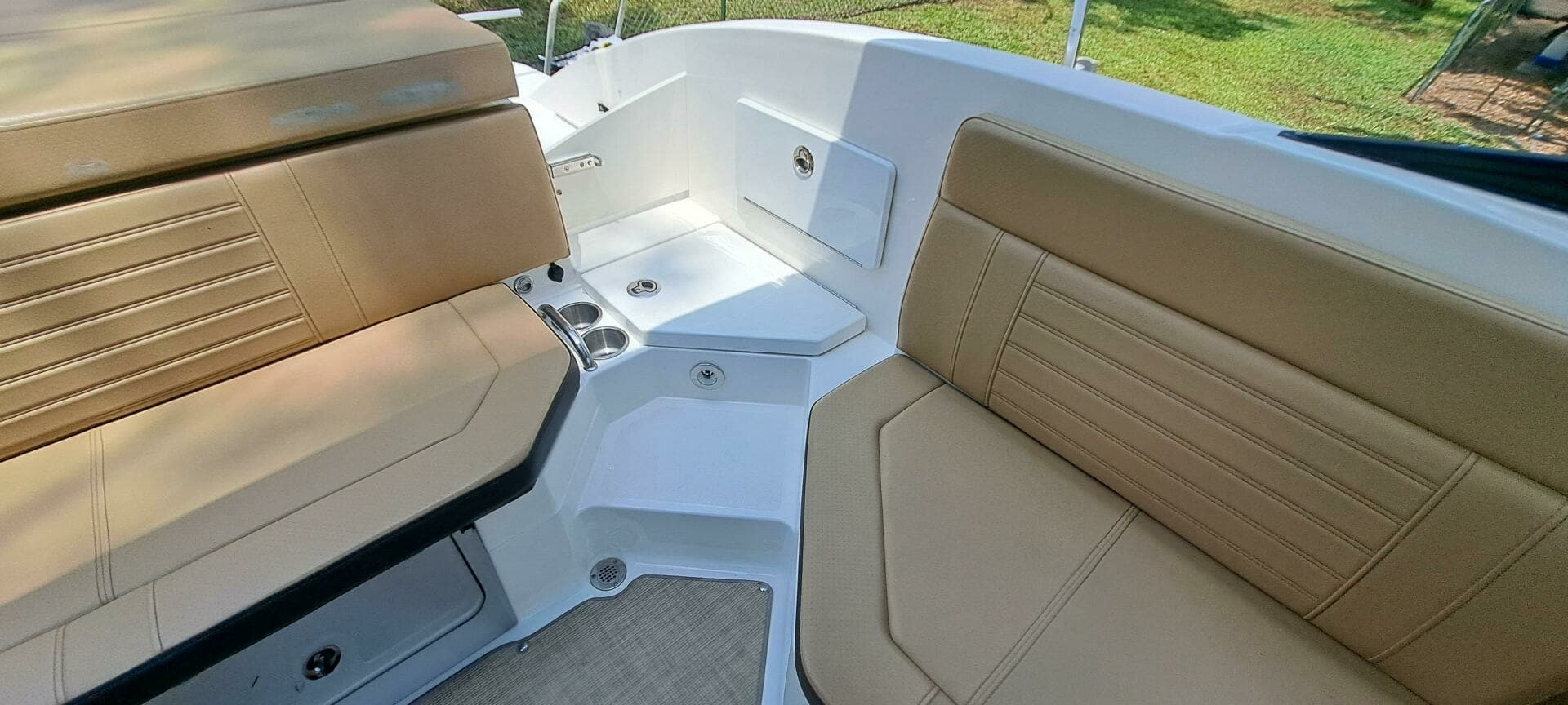 2019 Sea Ray SPX 230 OB - Image 24