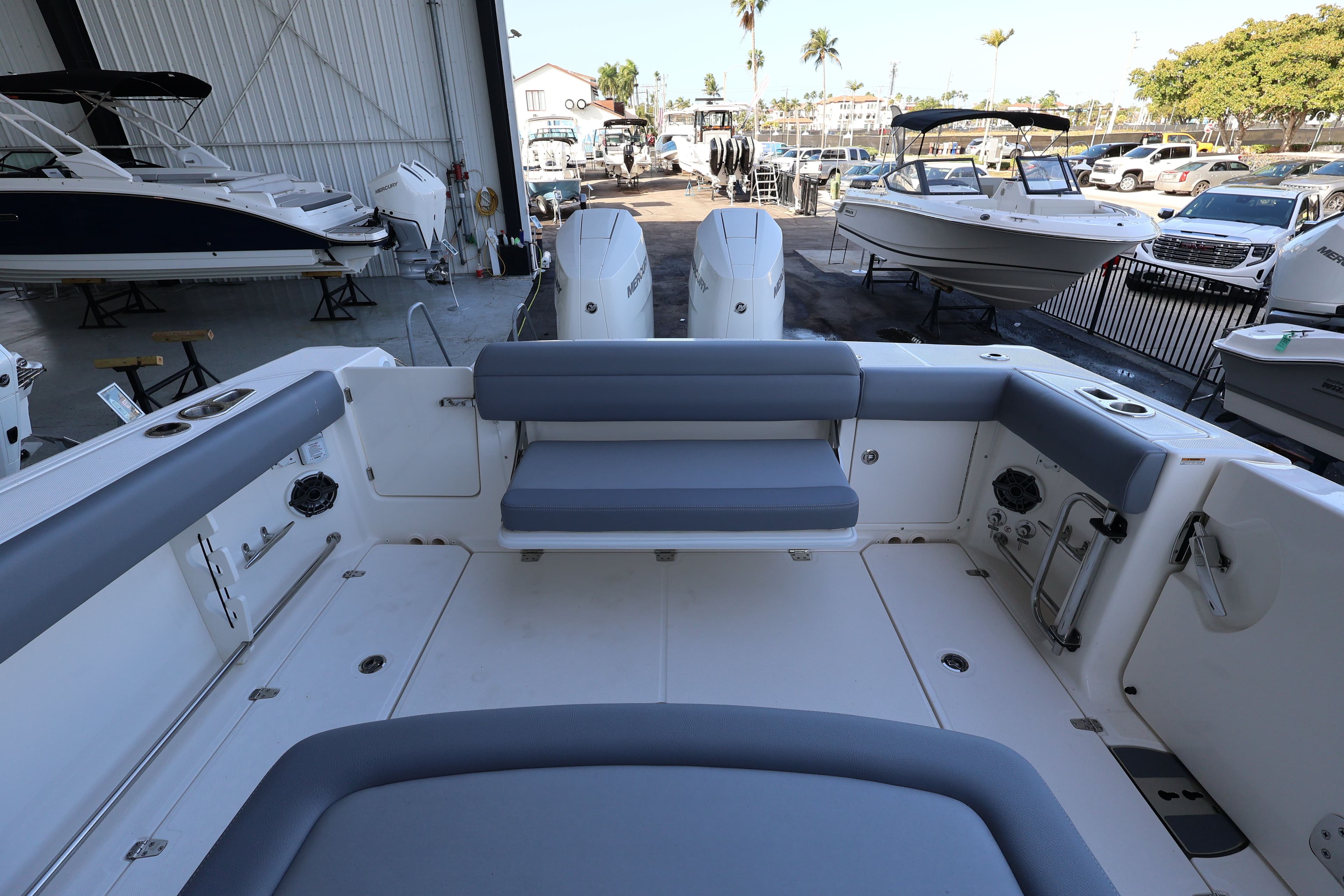 2026 Boston Whaler 330 Outrage - 11