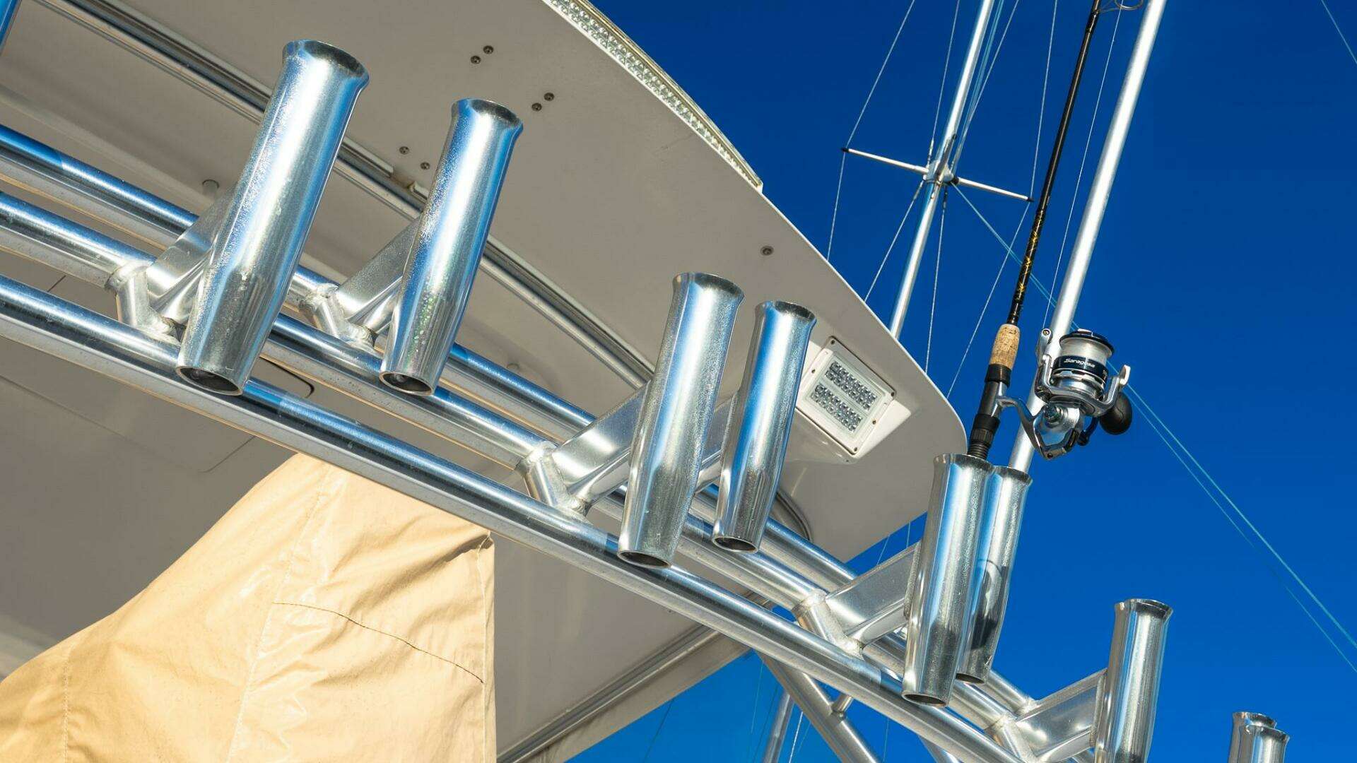 2002 Viking 52 Convertible - Image 7