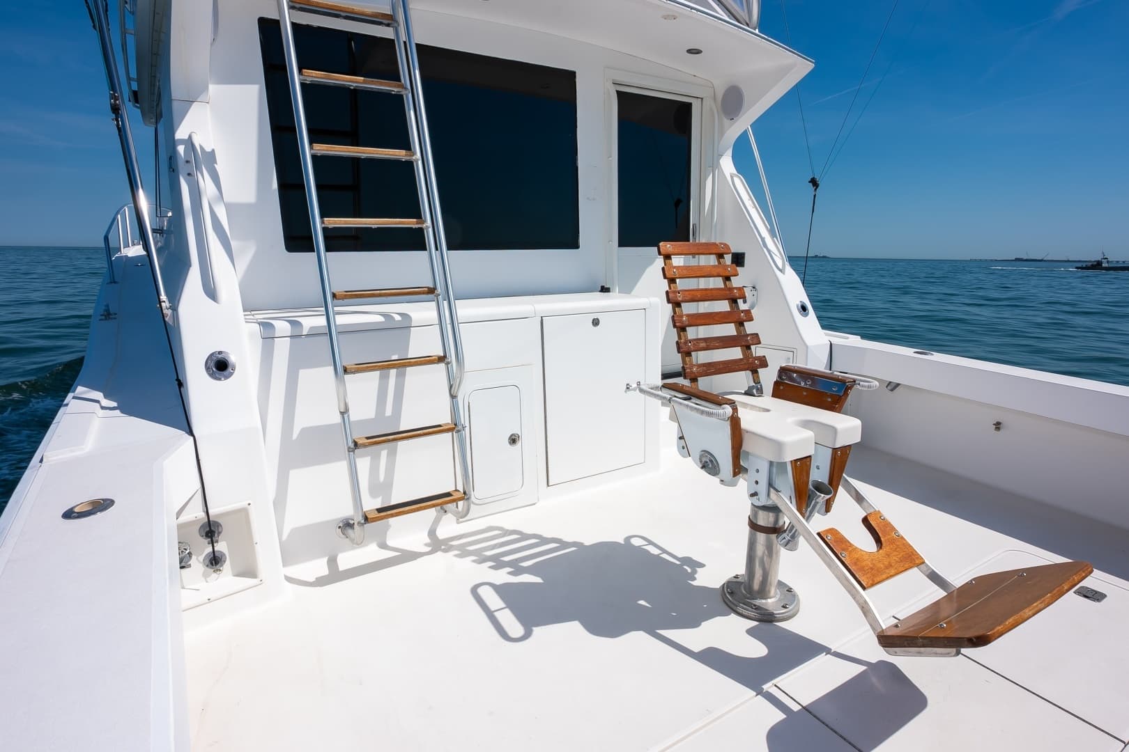 1998 Viking 47 Convertible - Image 18