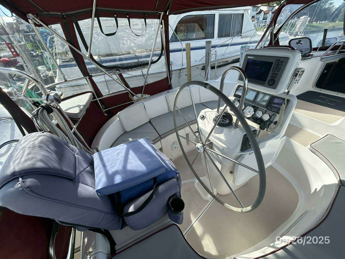 1998 Hunter 376 - Image 34