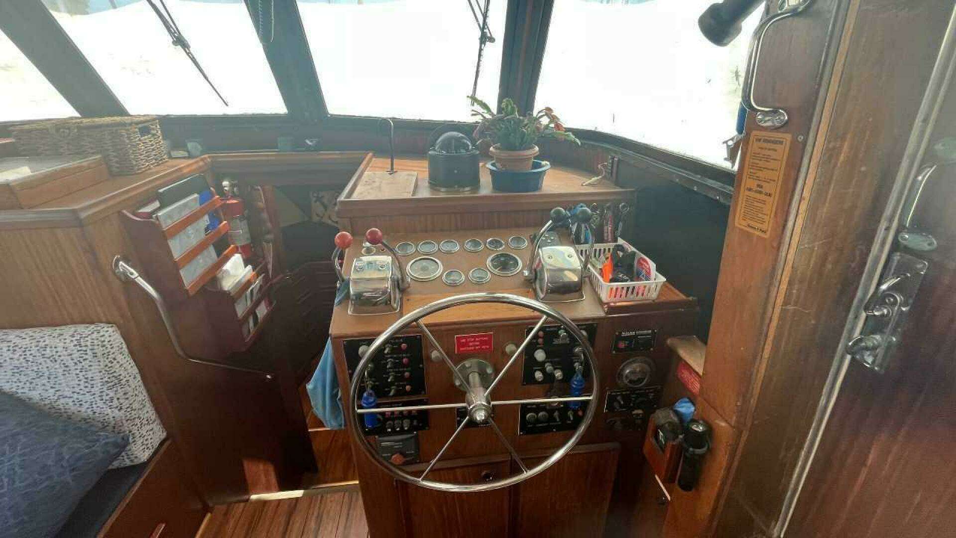 1980 Hatteras 42LRC - Image 5