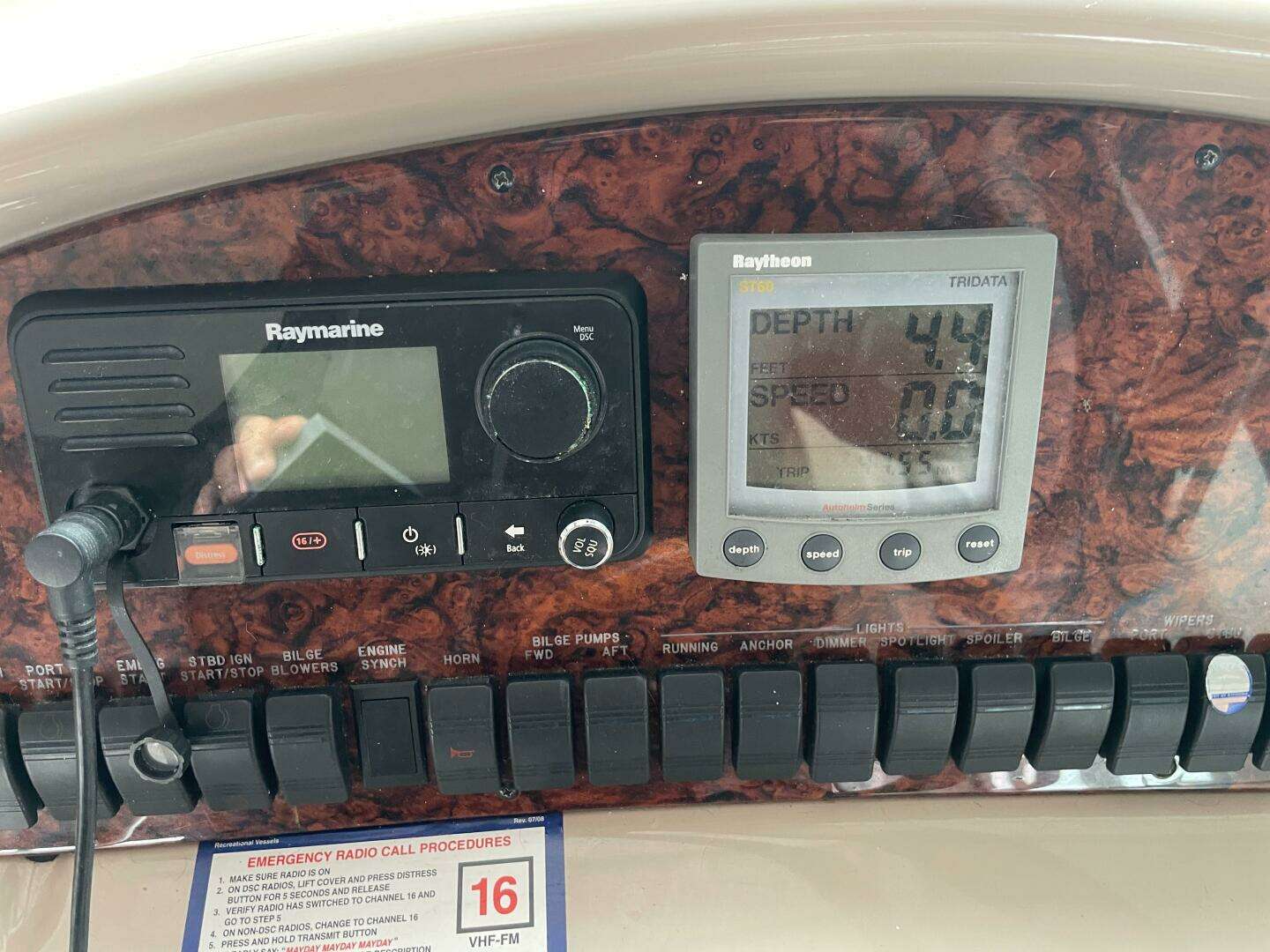 2001 Sea Ray 380 Sundancer - Image 15