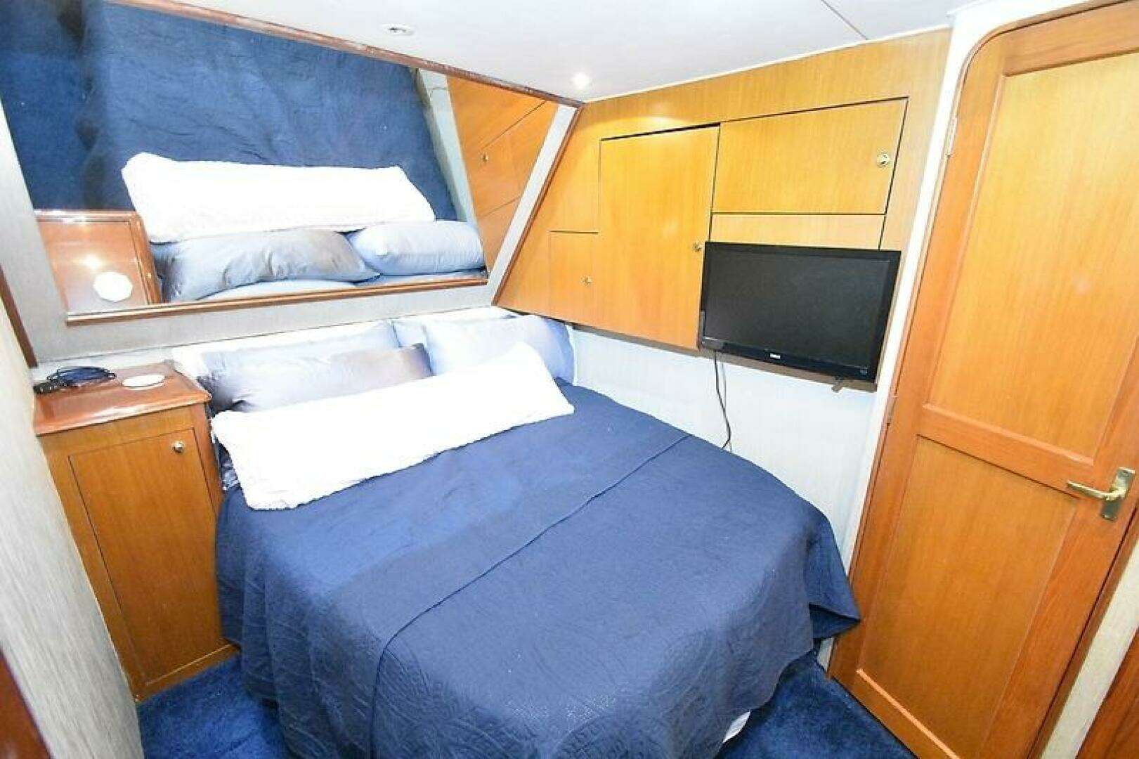 2000 Ocean Yachts 48 Convertible - Image 24