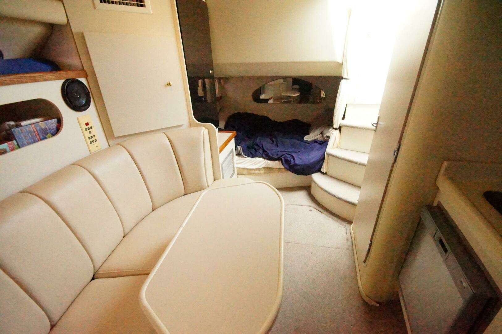 1997 Cruisers Yachts 3075 - Image 9