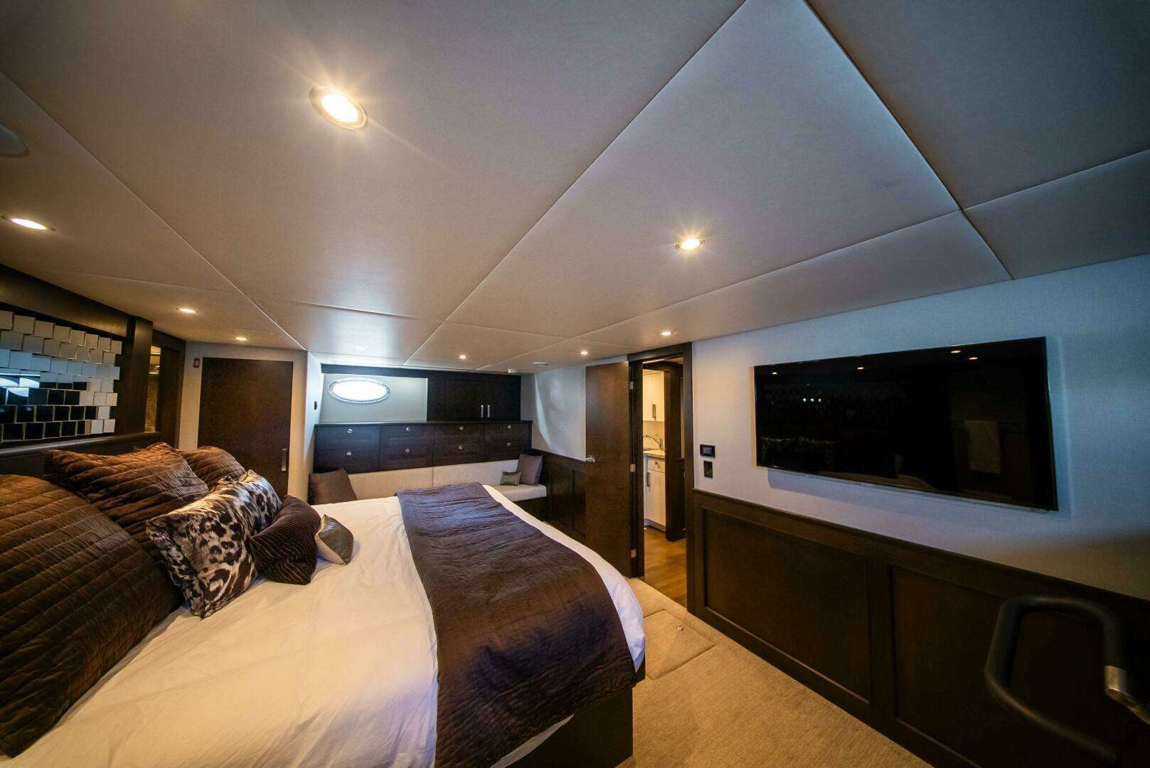 1992 Crescent Custom Yachts Custom - Image 17