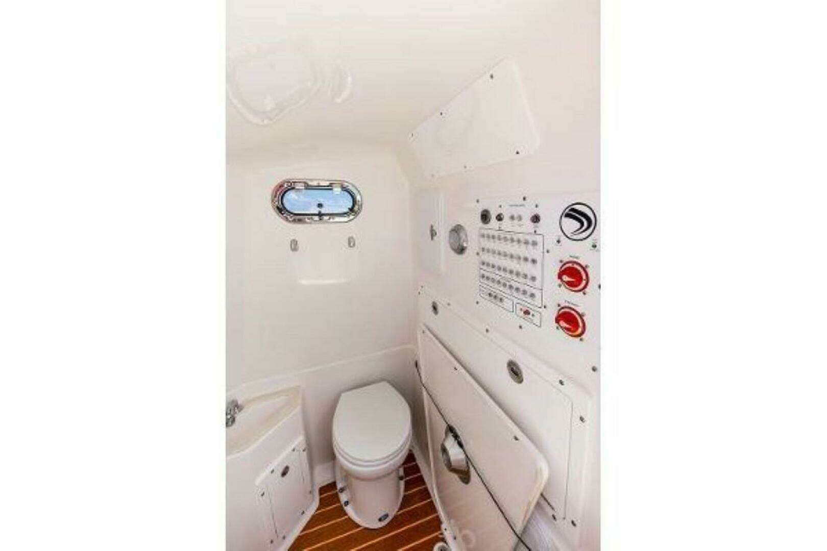 2025 Edgewater 325CC - Image 7