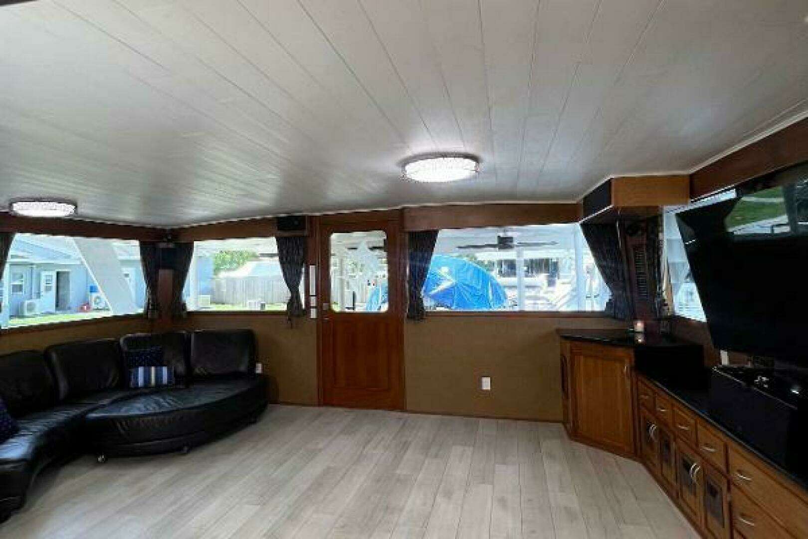 1983 Knight & Carver Custom Trideck - Image 35