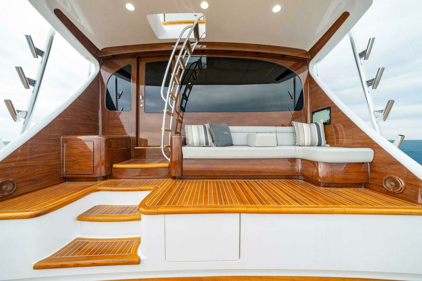 2026 Viking 82 Convertible - Image 7