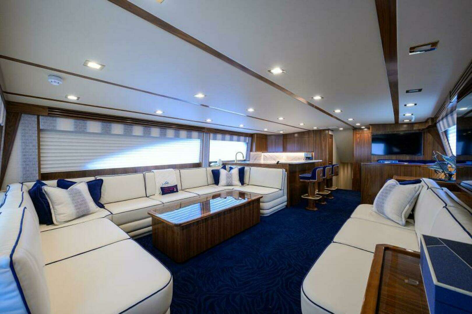 2024 Viking 80 Convertible - Image 2