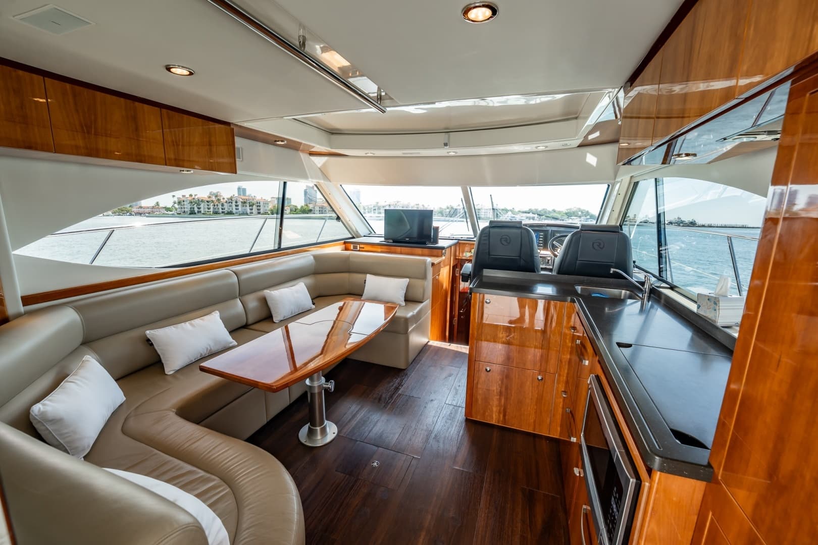 2016 Riviera 5000 Sport Yacht - Image 50