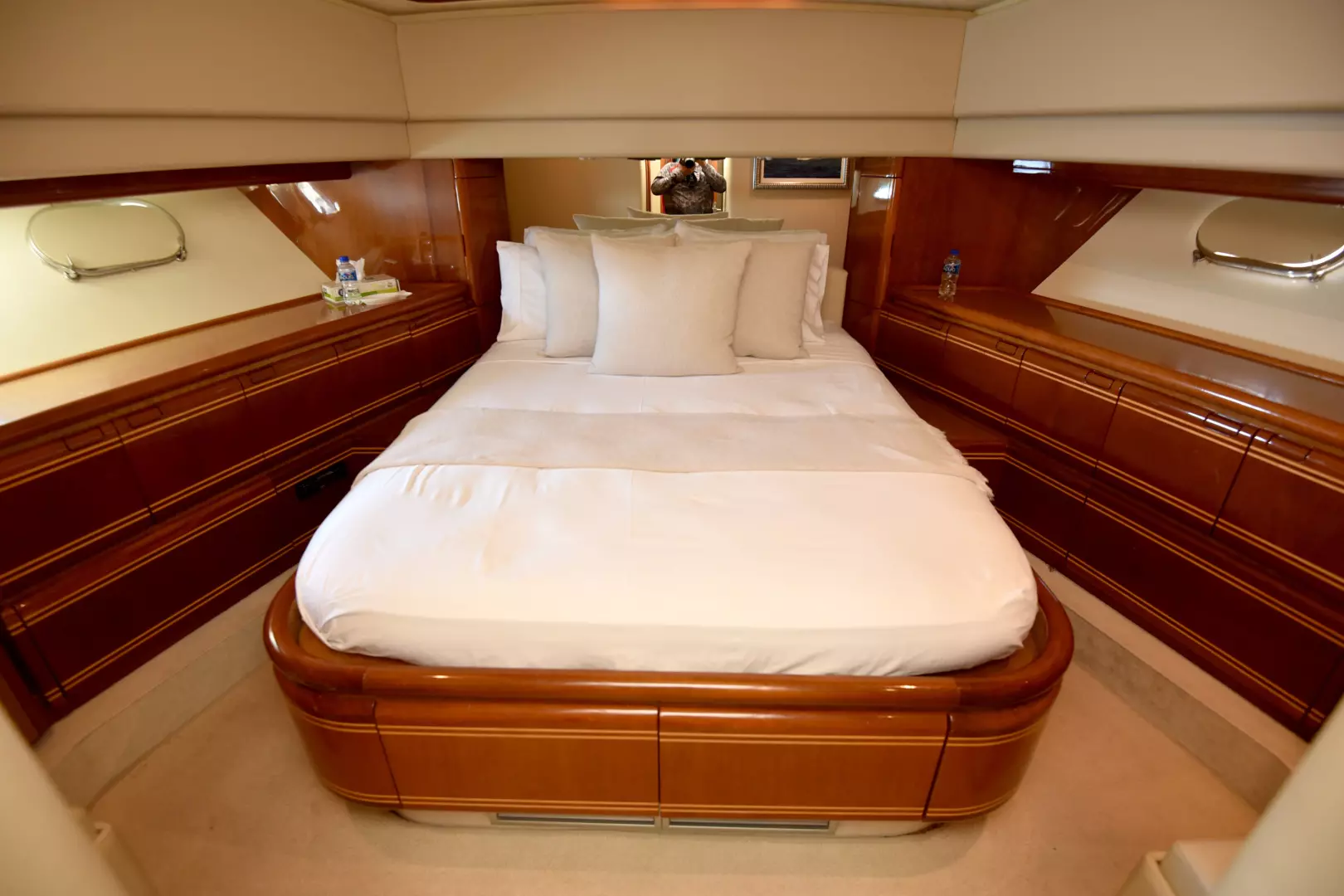 1997 Ferretti Yachts 80 - Image 20