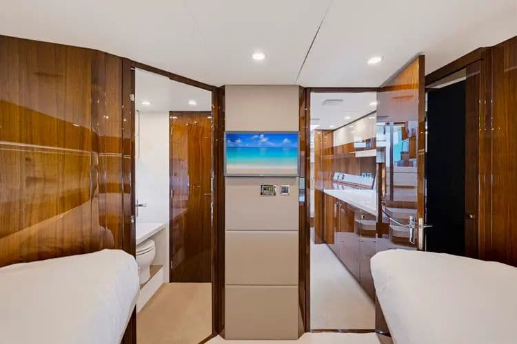 2023 Fairline Squadron 50 - Image 37