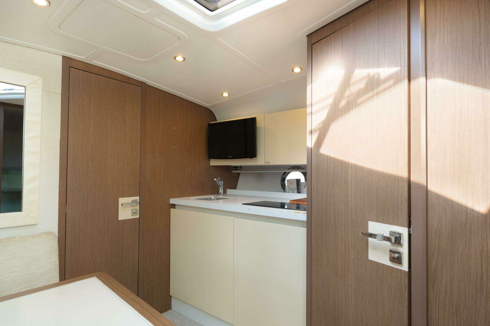 2017 Beneteau Gran Turismo 40 - Image 11