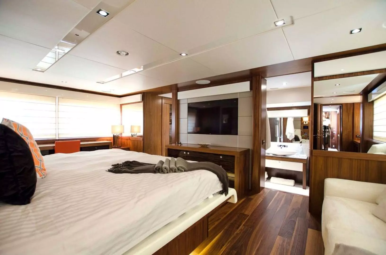 2015 Sunseeker Sport Yacht - Image 20