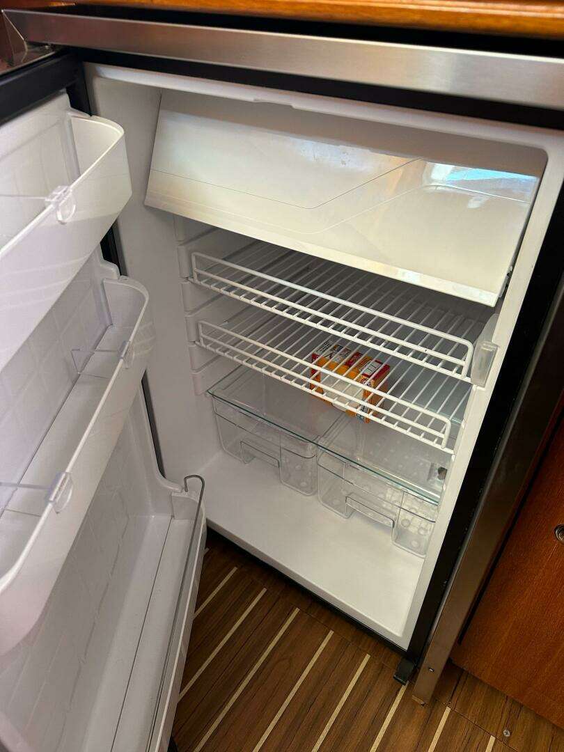 2005 Hunter 38 - Image 21