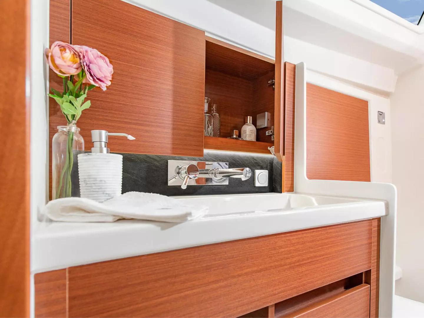 2025 Hanse 348 - Image 10